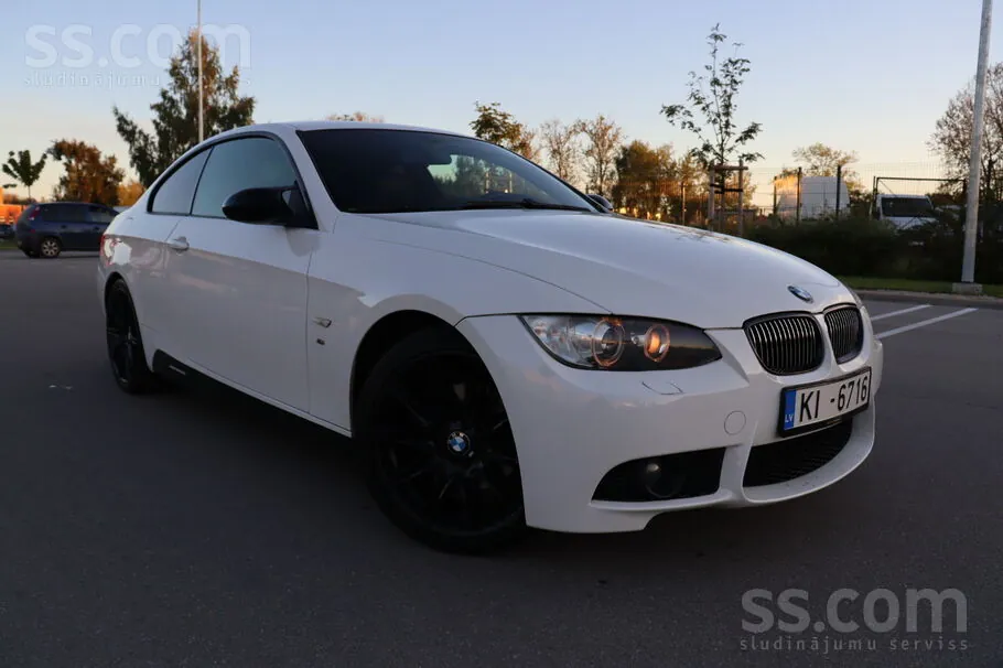 BMW 320 2009 photo 2