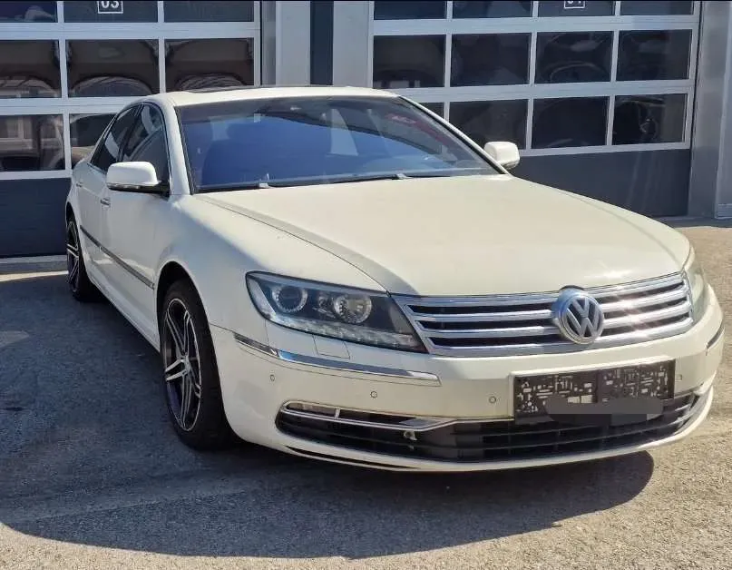 Volkswagen Phaeton 2011 photo 2