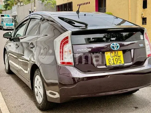 Toyota Prius 2014 photo 2