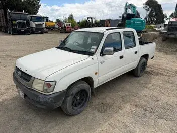 Toyota Hilux 2002 photo 2