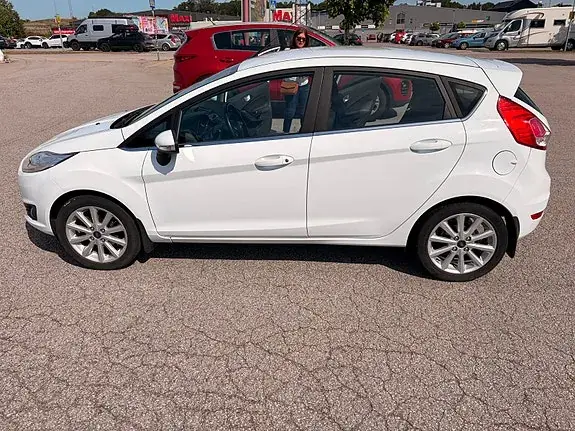 Ford Fiesta 2016 photo 2