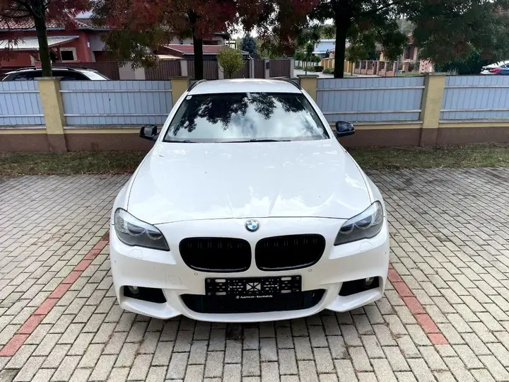 BMW 5 Series 2011 photo 2