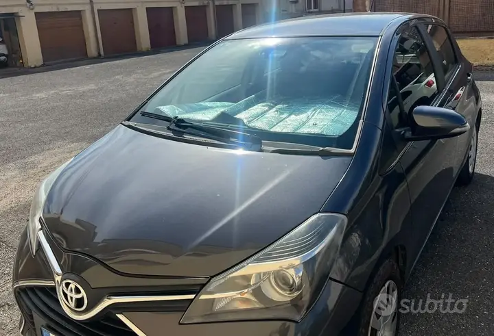Toyota Yaris 2015 photo 2