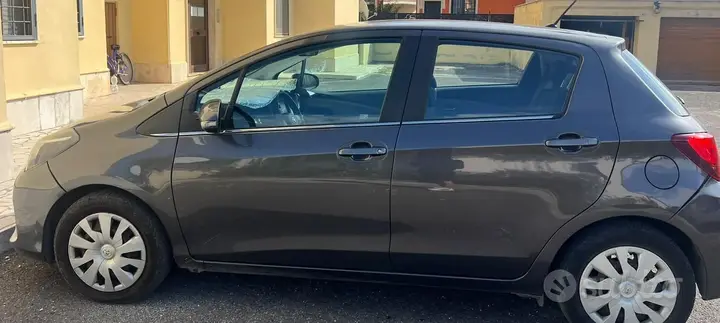 Toyota Yaris 2015 photo 3