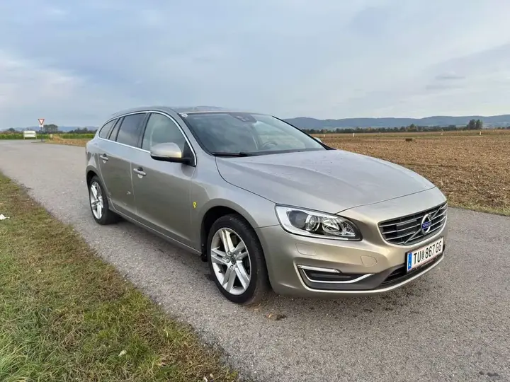 Volvo V60 2016 photo 2