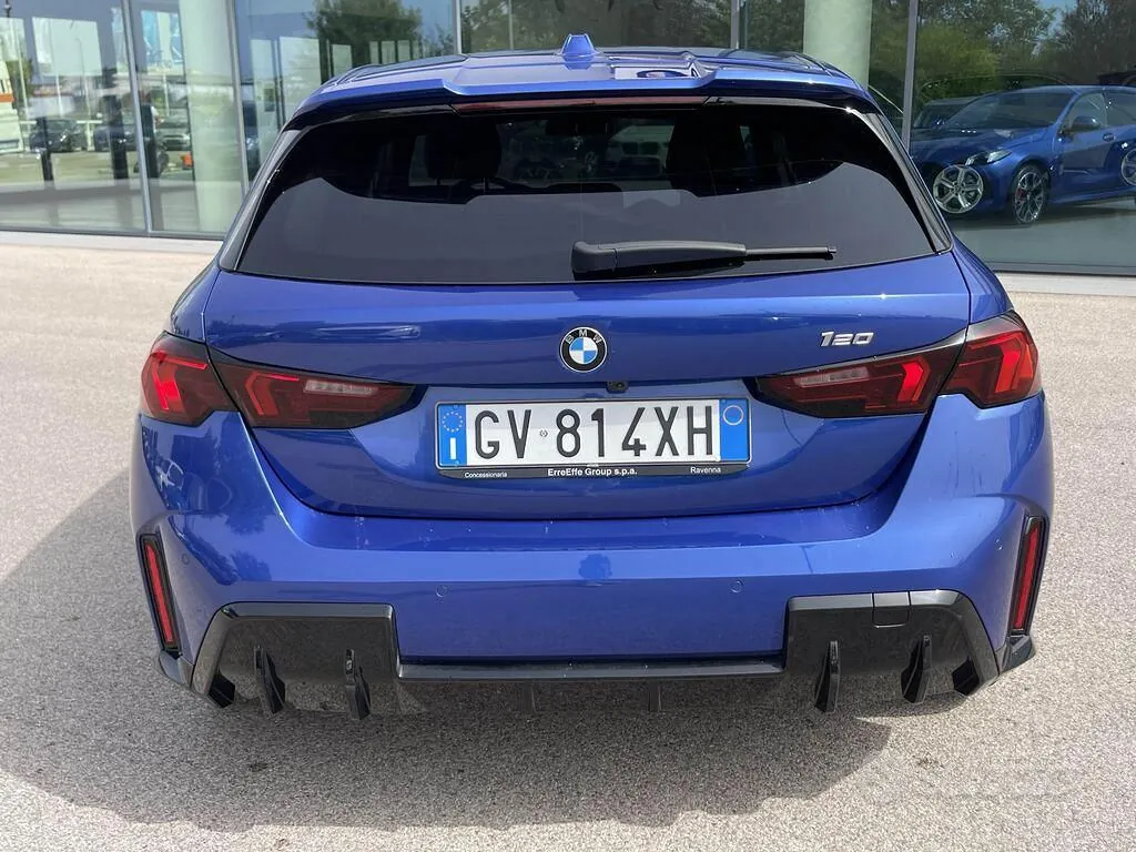 BMW 1 Series 2024 photo 3