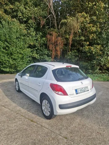 Peugeot 207 2014 photo 2