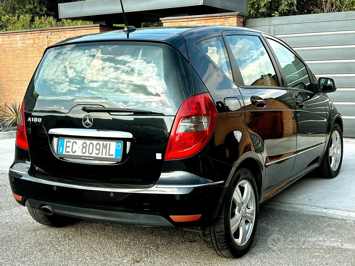 Mercedes-Benz A180 2010 photo 3