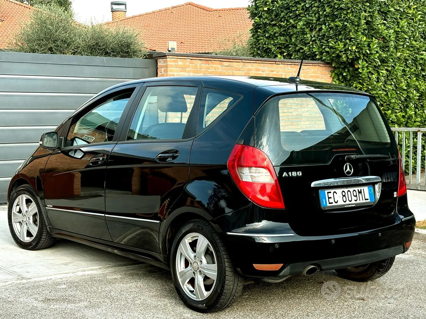 Mercedes-Benz A180 2010 photo 4