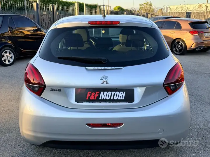 Peugeot 208 2018 photo 3