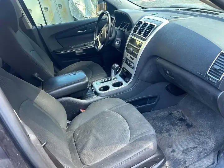 GMC Acadia 2010 photo 3