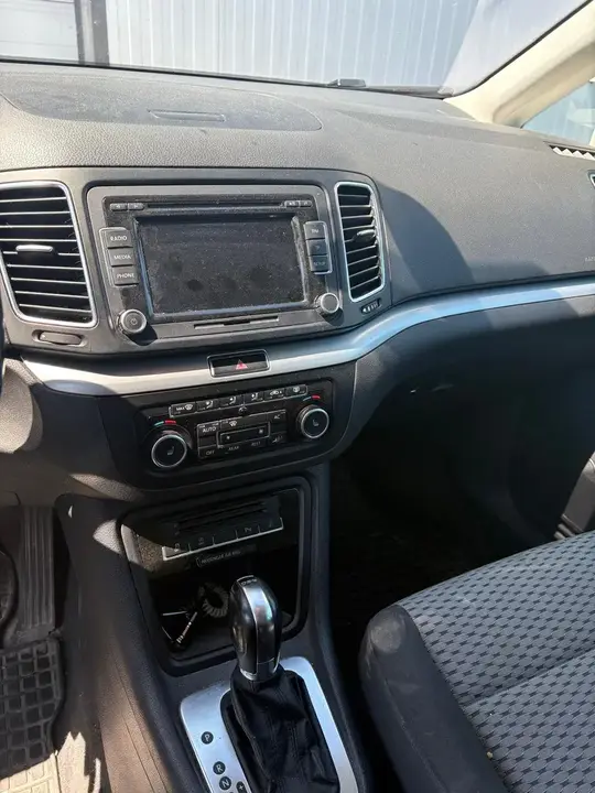 Volkswagen Sharan 2012 photo 2
