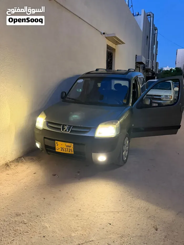 Peugeot Partner 2008 photo 2
