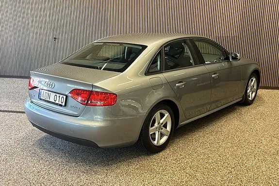 Audi A4 2010 photo 4