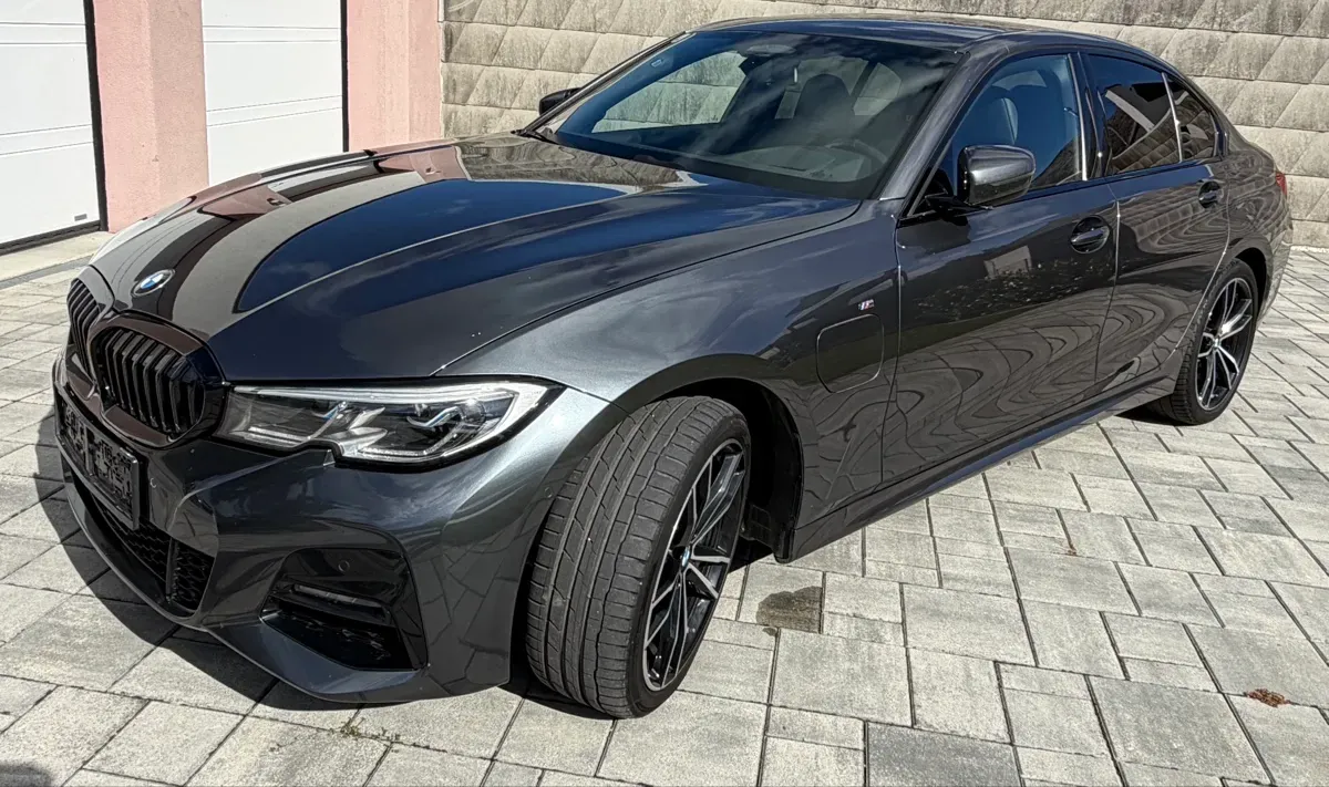 BMW 3 Series 2020 photo 2