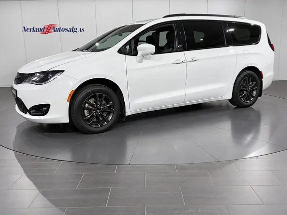 Chrysler Pacifica 2020 photo 2
