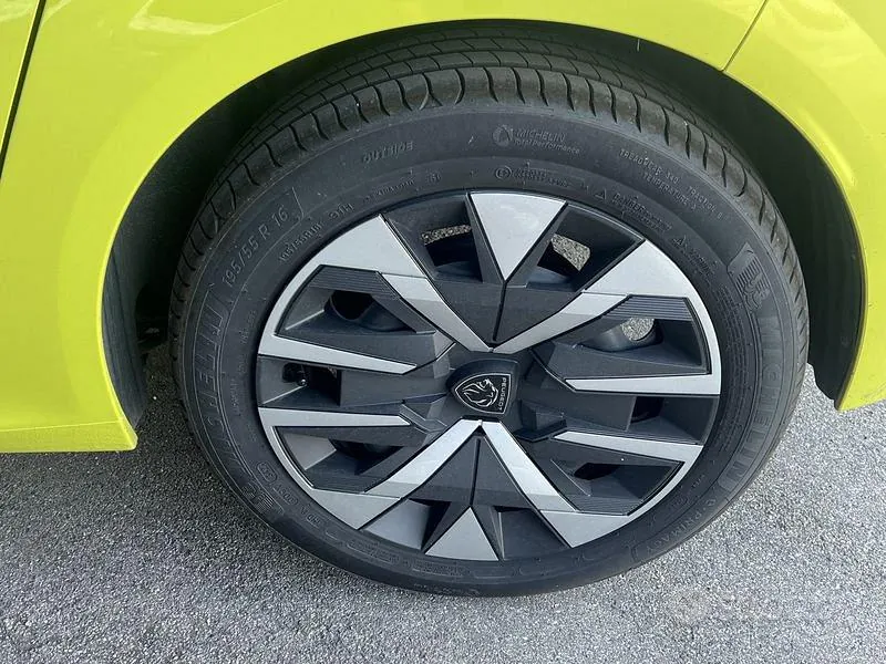 Peugeot 208 2024 photo 5