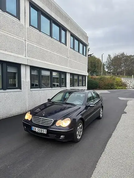 Mercedes-Benz C180