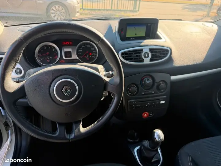 Renault Clio 2009 photo 4