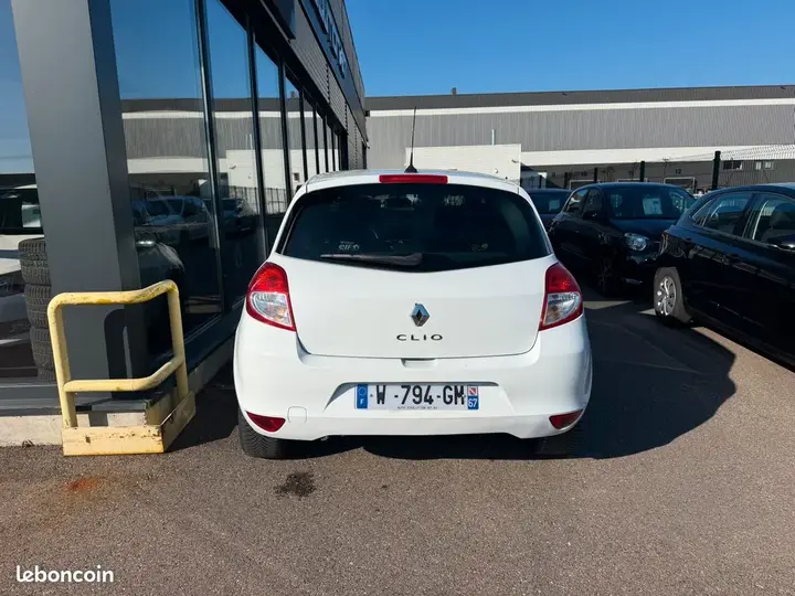 Renault Clio 2009 photo 5
