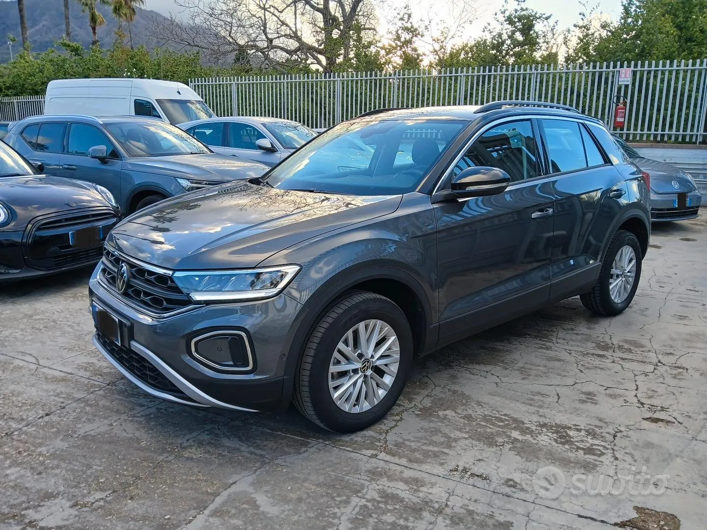 Volkswagen T-Roc 2023 photo 3