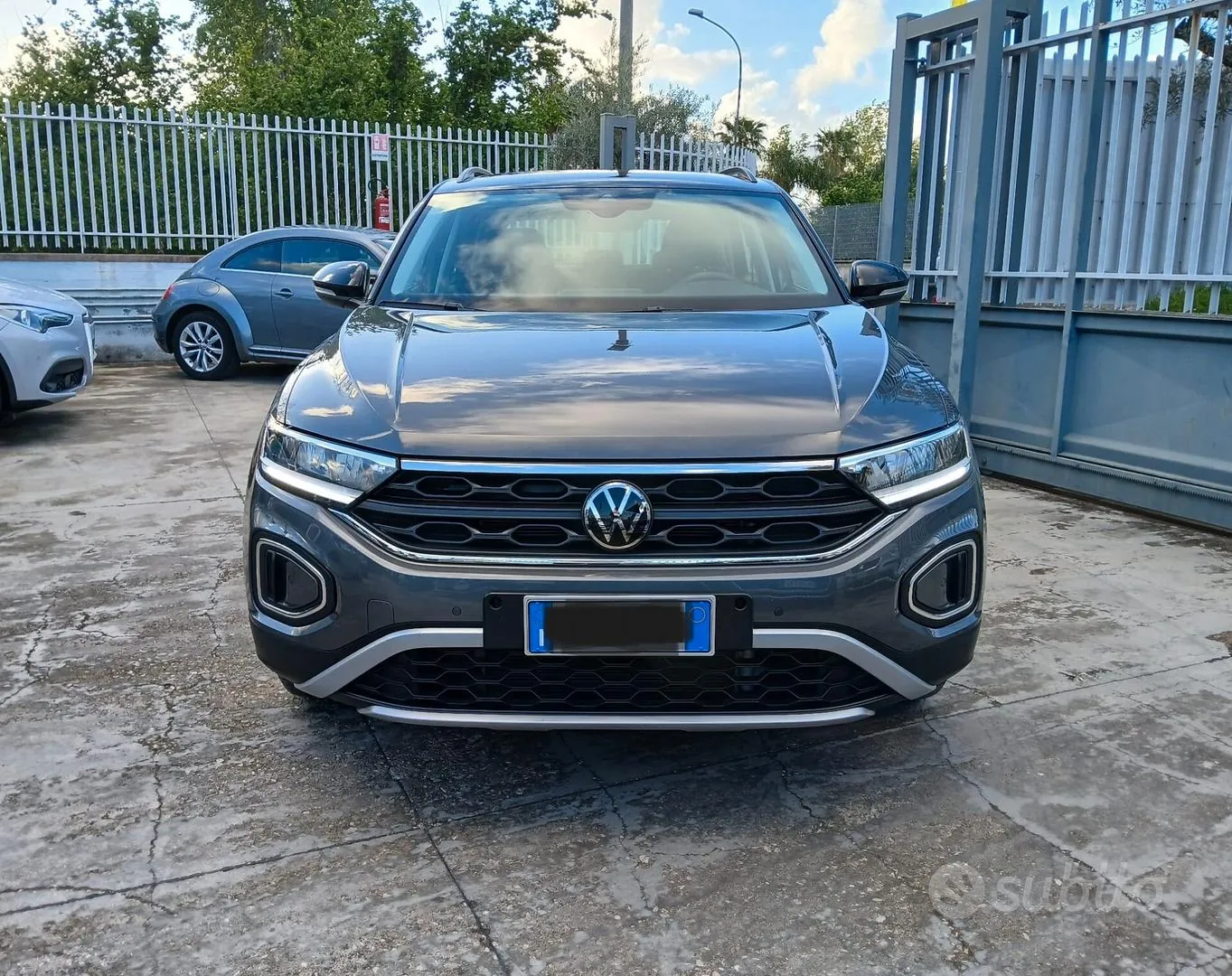 Volkswagen T-Roc 2023 photo 2