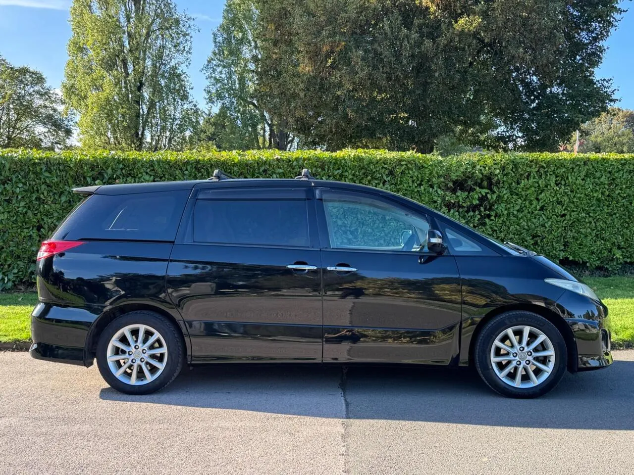 Toyota Estima 2010 photo 4