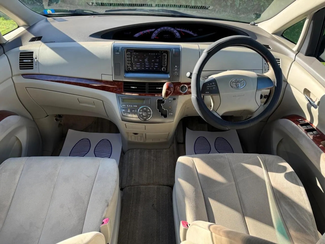 Toyota Estima 2010 photo 5