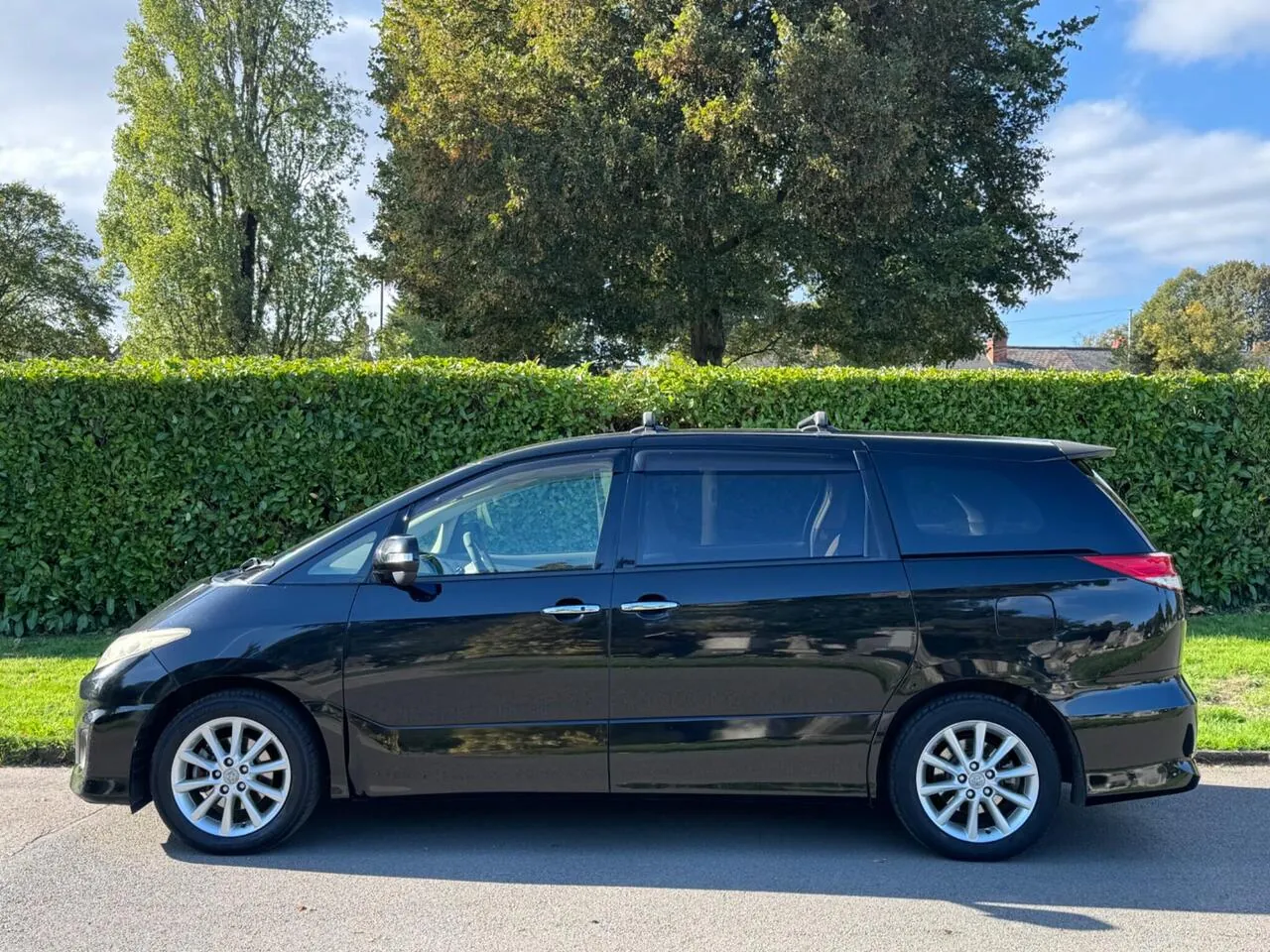 Toyota Estima 2010 photo 3