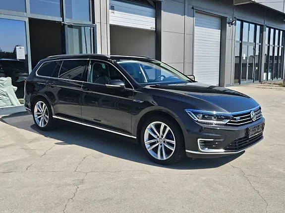 Volkswagen Passat 2018 photo 2