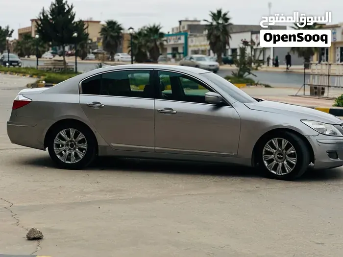 Genesis G80 2009 photo 2