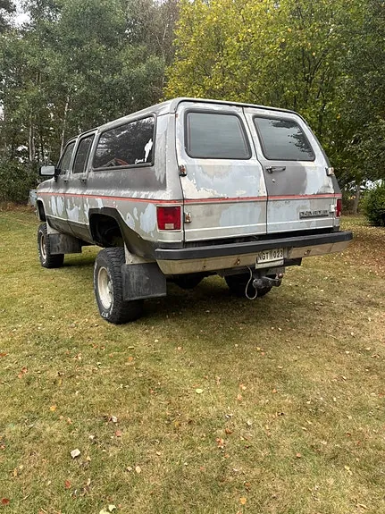Chevrolet Suburban 1985 photo 2