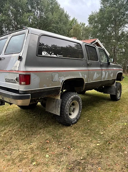 Chevrolet Suburban 1985 photo 4