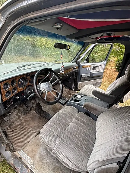 Chevrolet Suburban 1985 photo 5