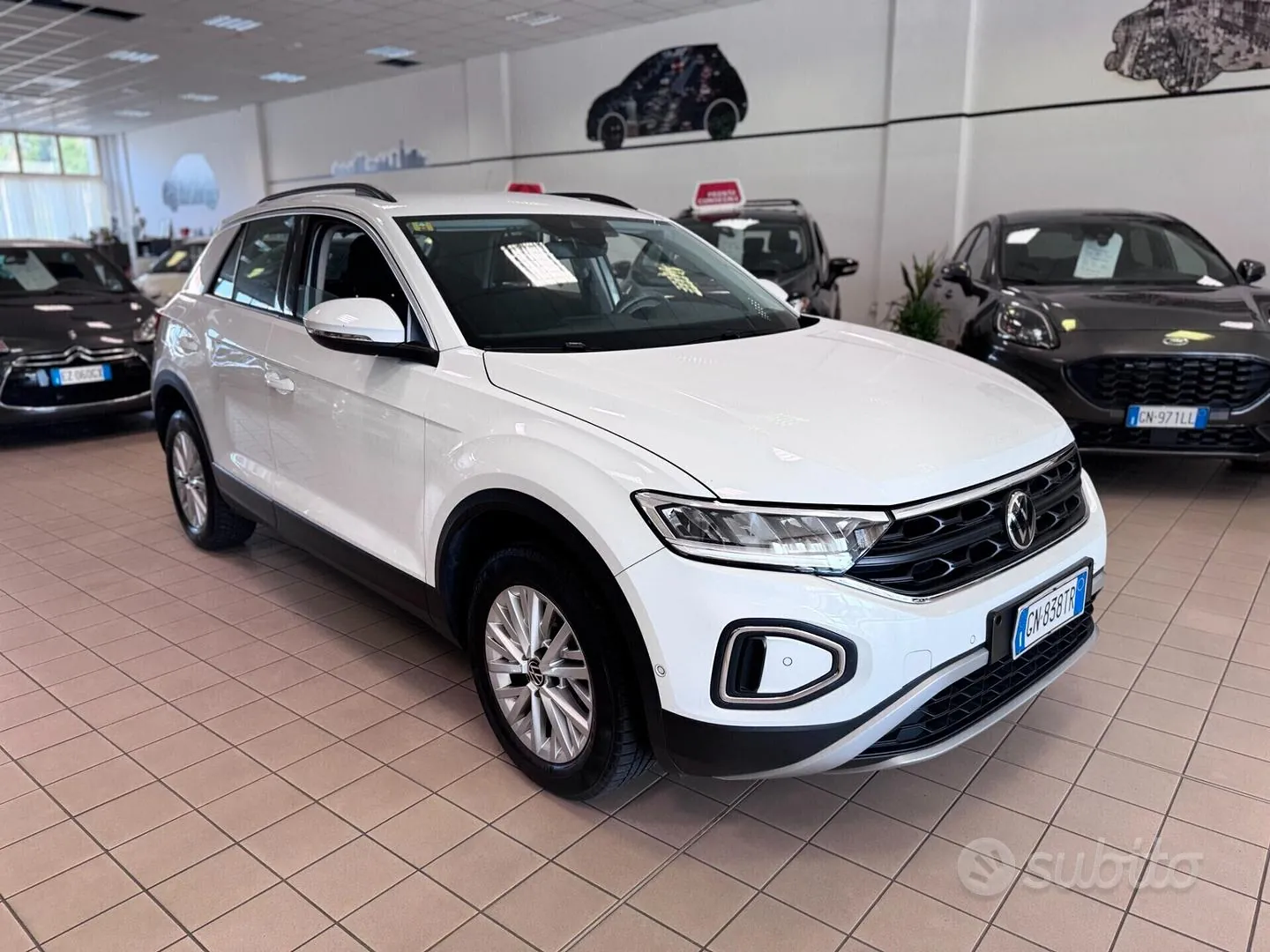 Volkswagen T-Roc 2023 photo 3