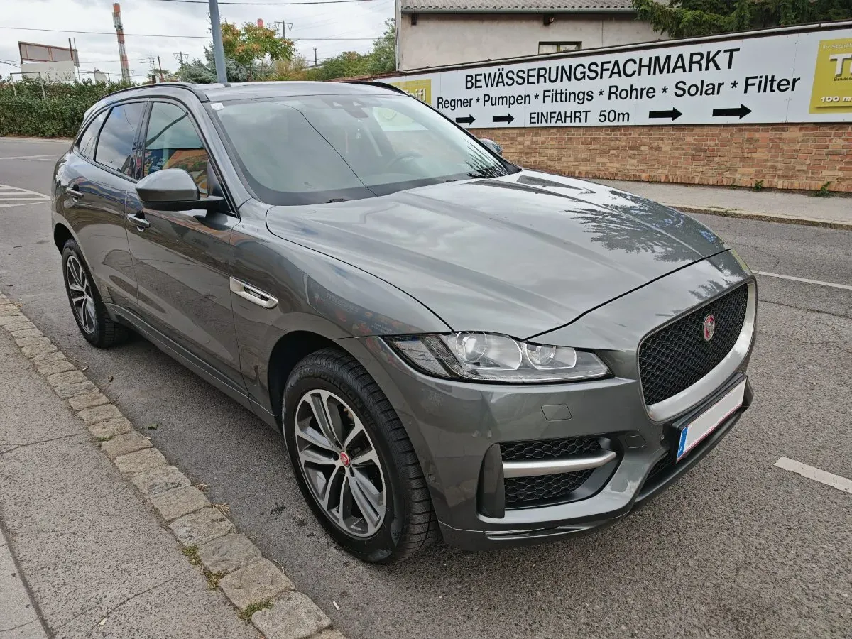 Jaguar F-Pace 2016 photo 2