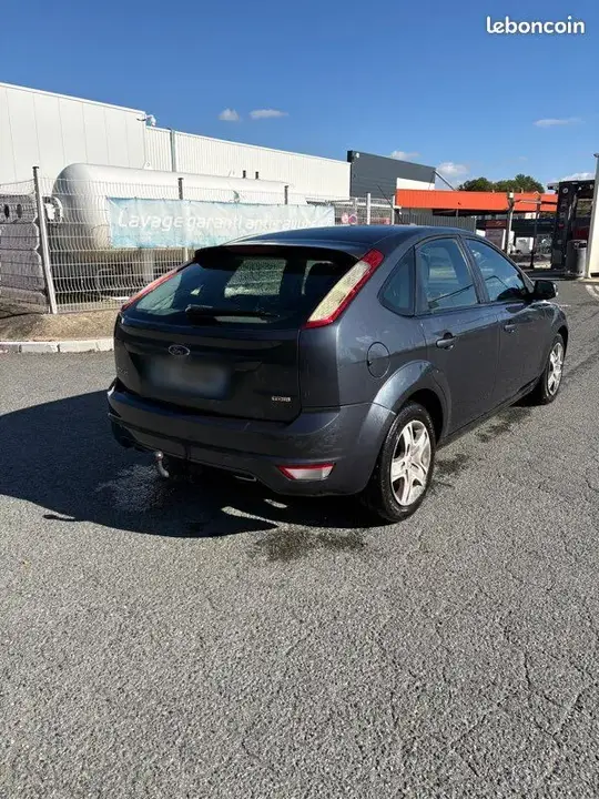 Ford Focus 2010 photo 2