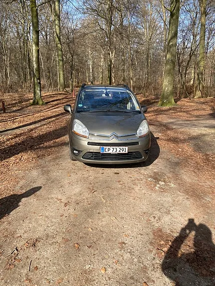 Citroen Grand C4 Picasso 2009 photo 2