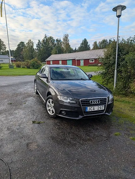 Audi A4 2009 photo 2
