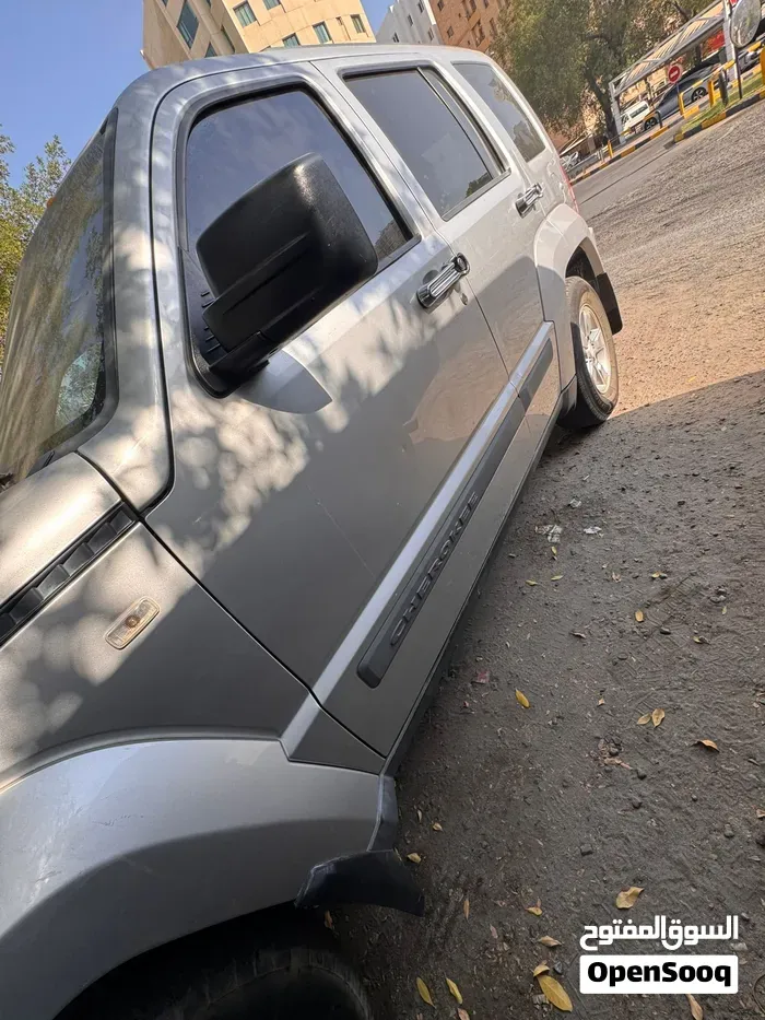 Jeep Liberty 2011 photo 2