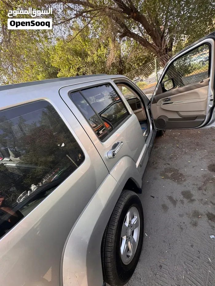 Jeep Liberty 2011 photo 4