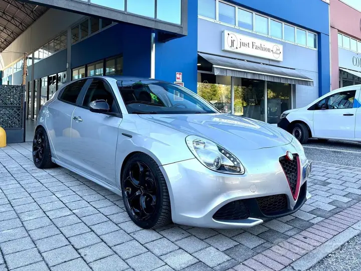 Alfa Romeo Giulietta 2010 photo 3