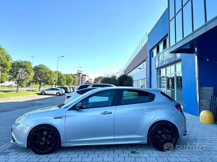 Alfa Romeo Giulietta 2010 photo 4
