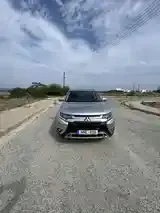 Mitsubishi Outlander 2019 photo 3