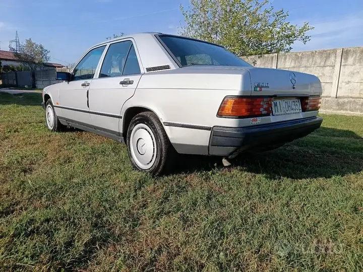 Mercedes-Benz 190 1988 photo 2