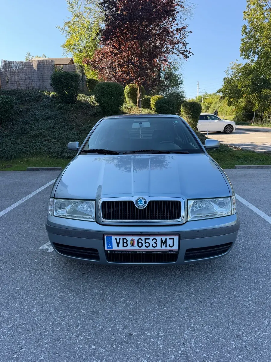 Skoda Octavia 2002 photo 2