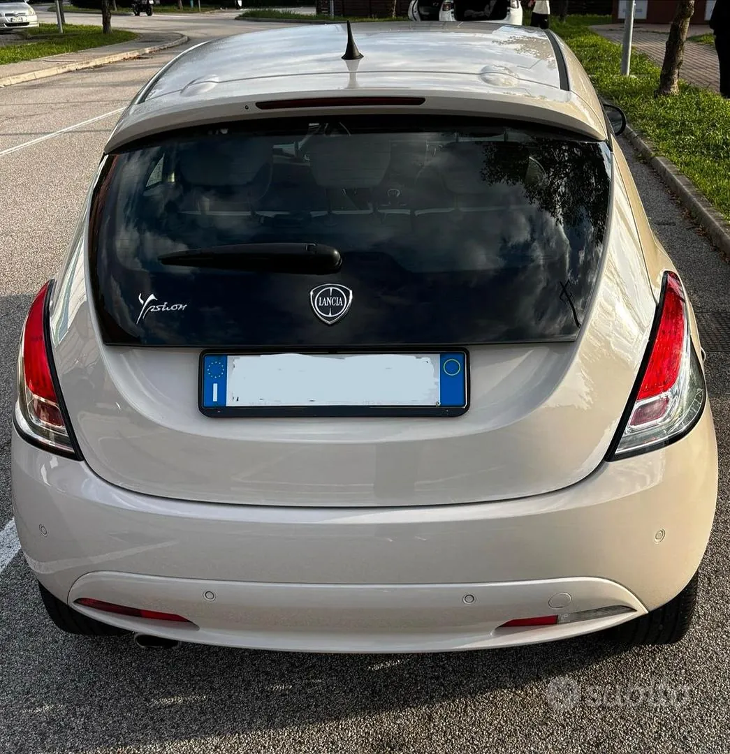 Lancia Ypsilon