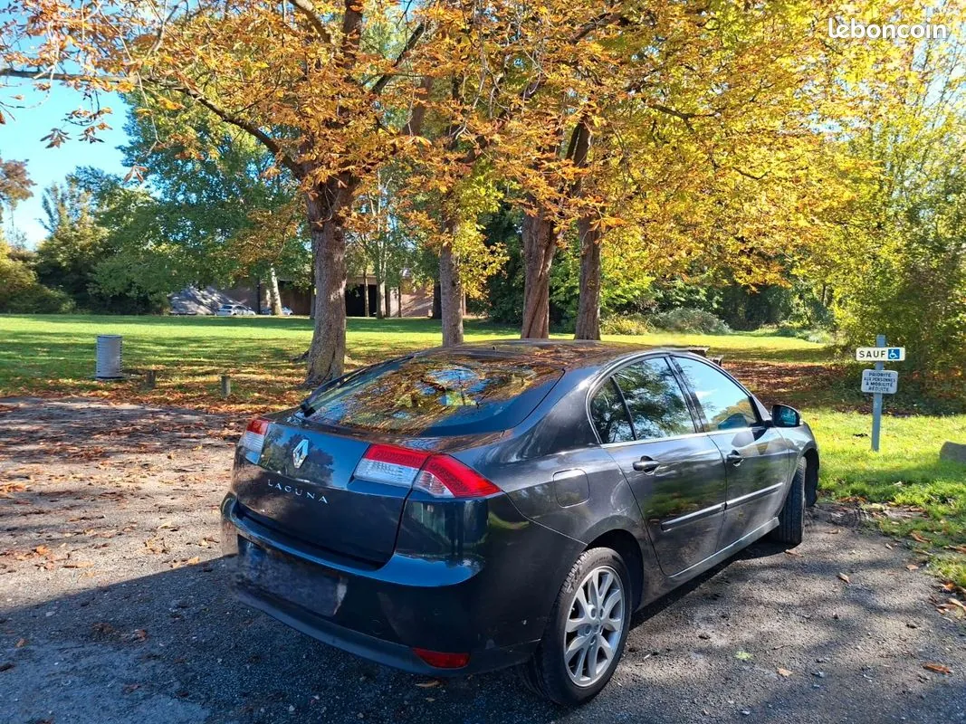 Renault Laguna 2009 photo 2