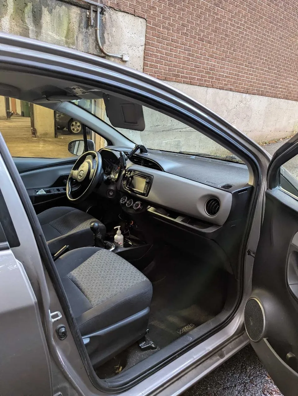 Toyota Yaris 2015 photo 2