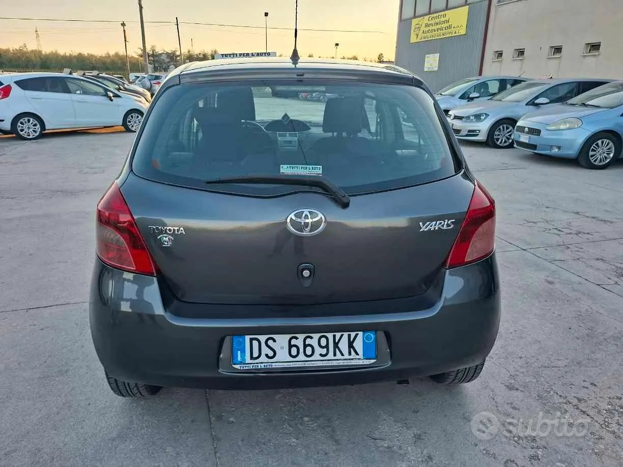 Toyota Yaris 2008 photo 3